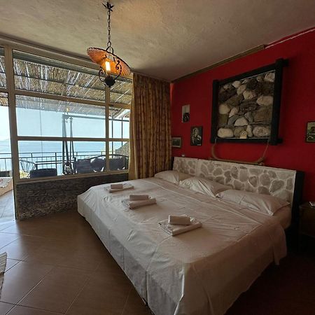 Hotel Vila "Oda E Miqve" Vlore Bagian luar foto
