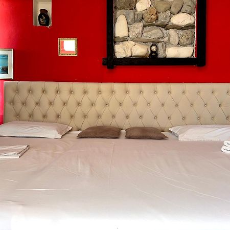 Hotel Vila "Oda E Miqve" Vlore Bagian luar foto