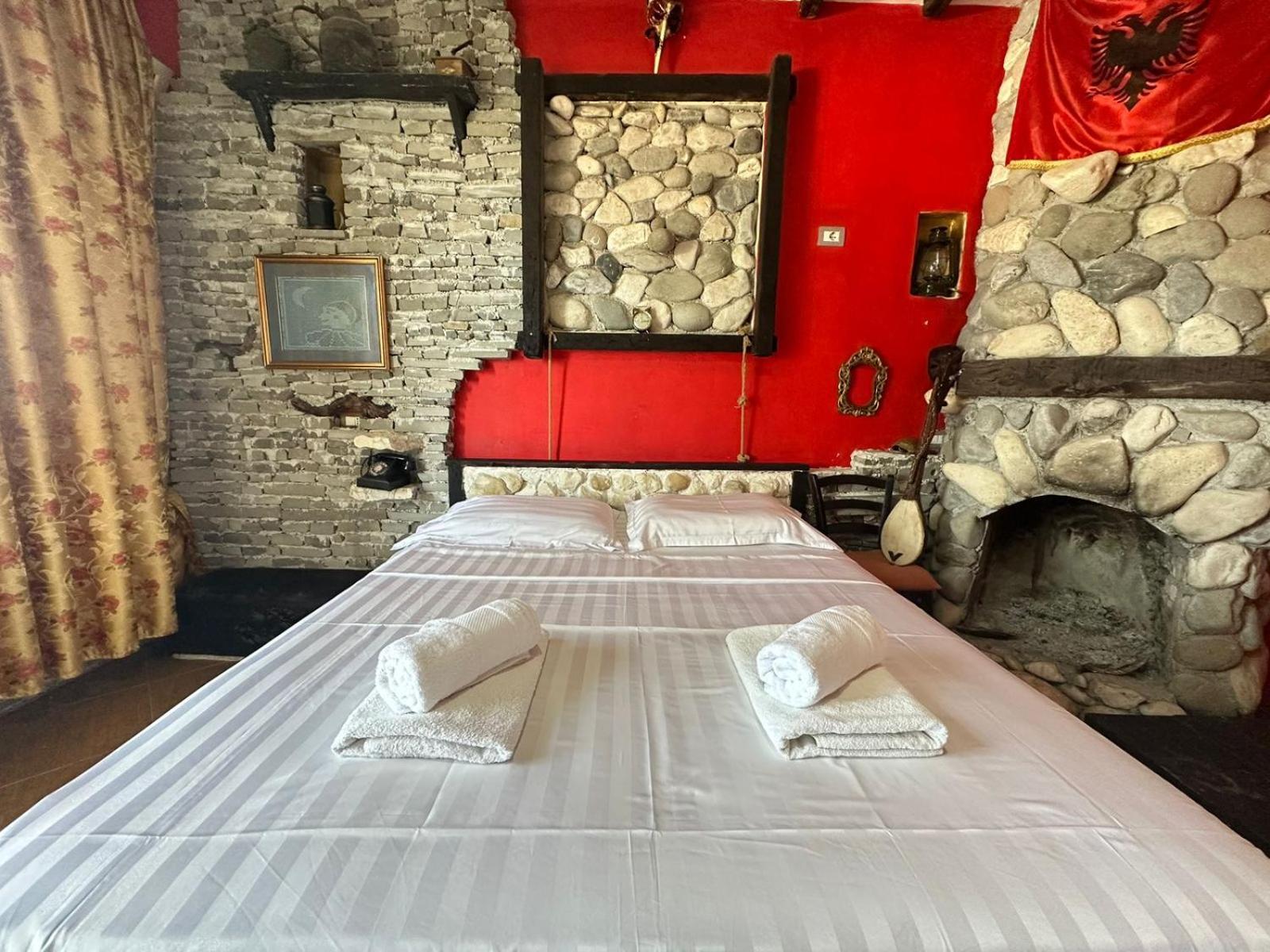 Hotel Vila "Oda E Miqve" Vlore Bagian luar foto