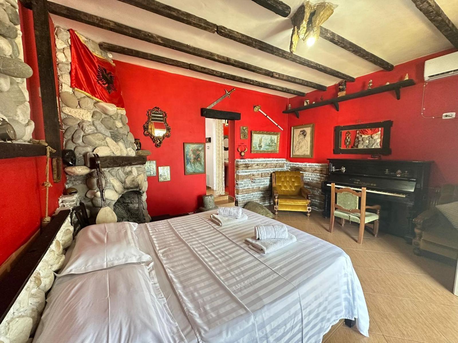 Hotel Vila "Oda E Miqve" Vlore Bagian luar foto