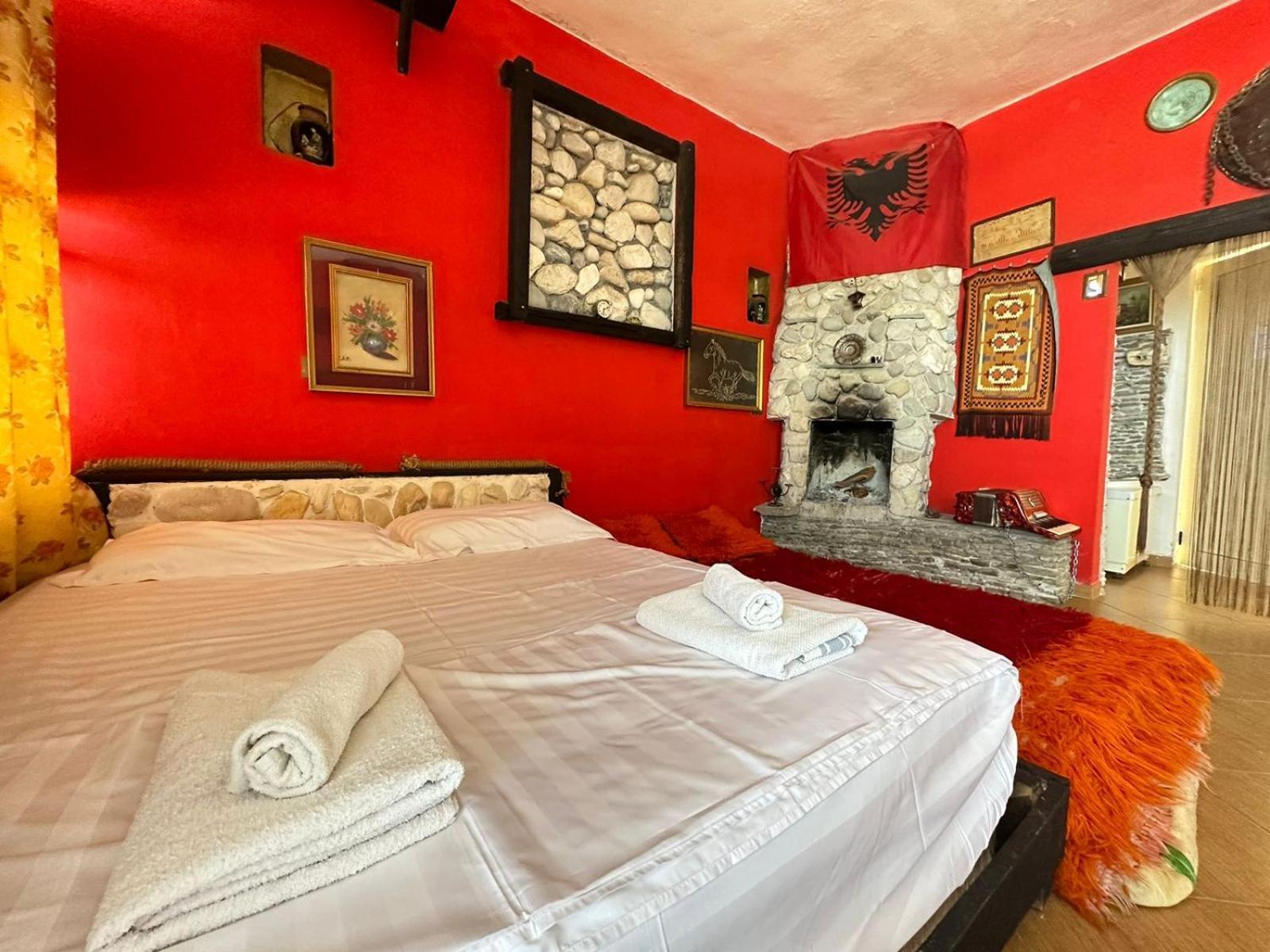 Hotel Vila "Oda E Miqve" Vlore Bagian luar foto