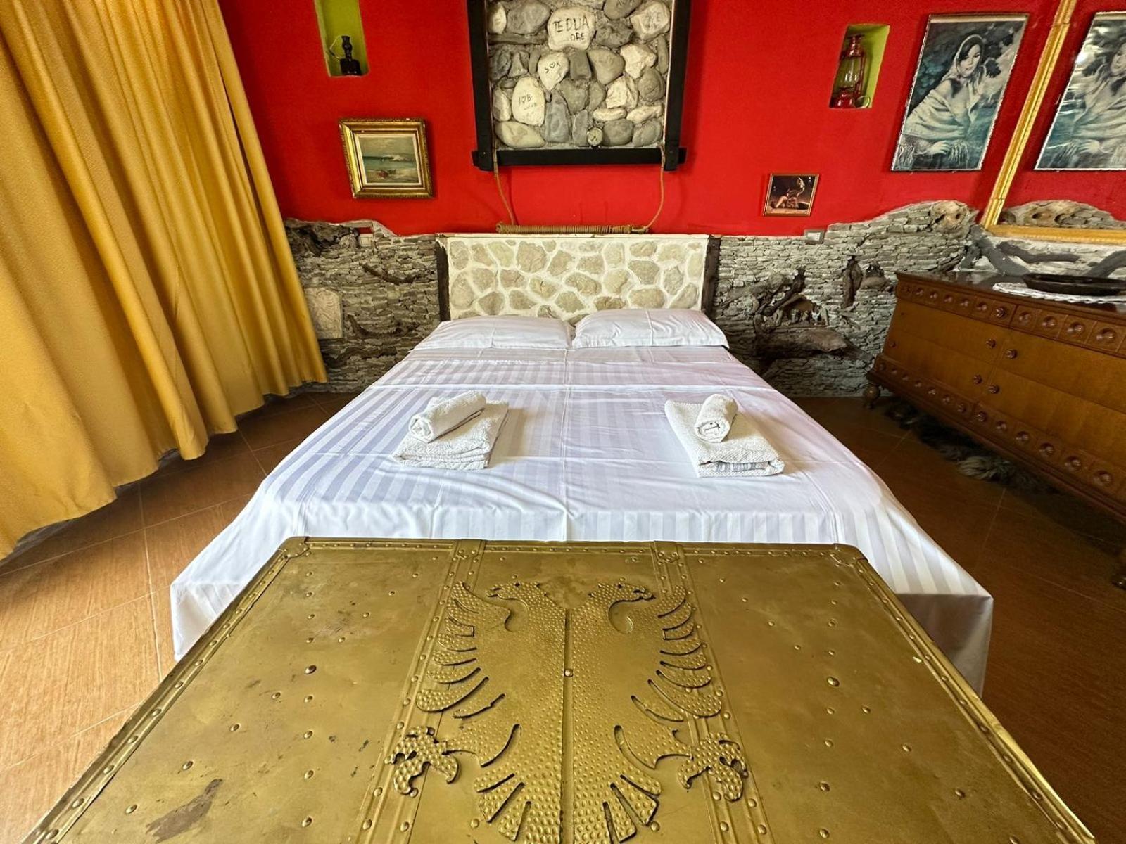 Hotel Vila "Oda E Miqve" Vlore Bagian luar foto
