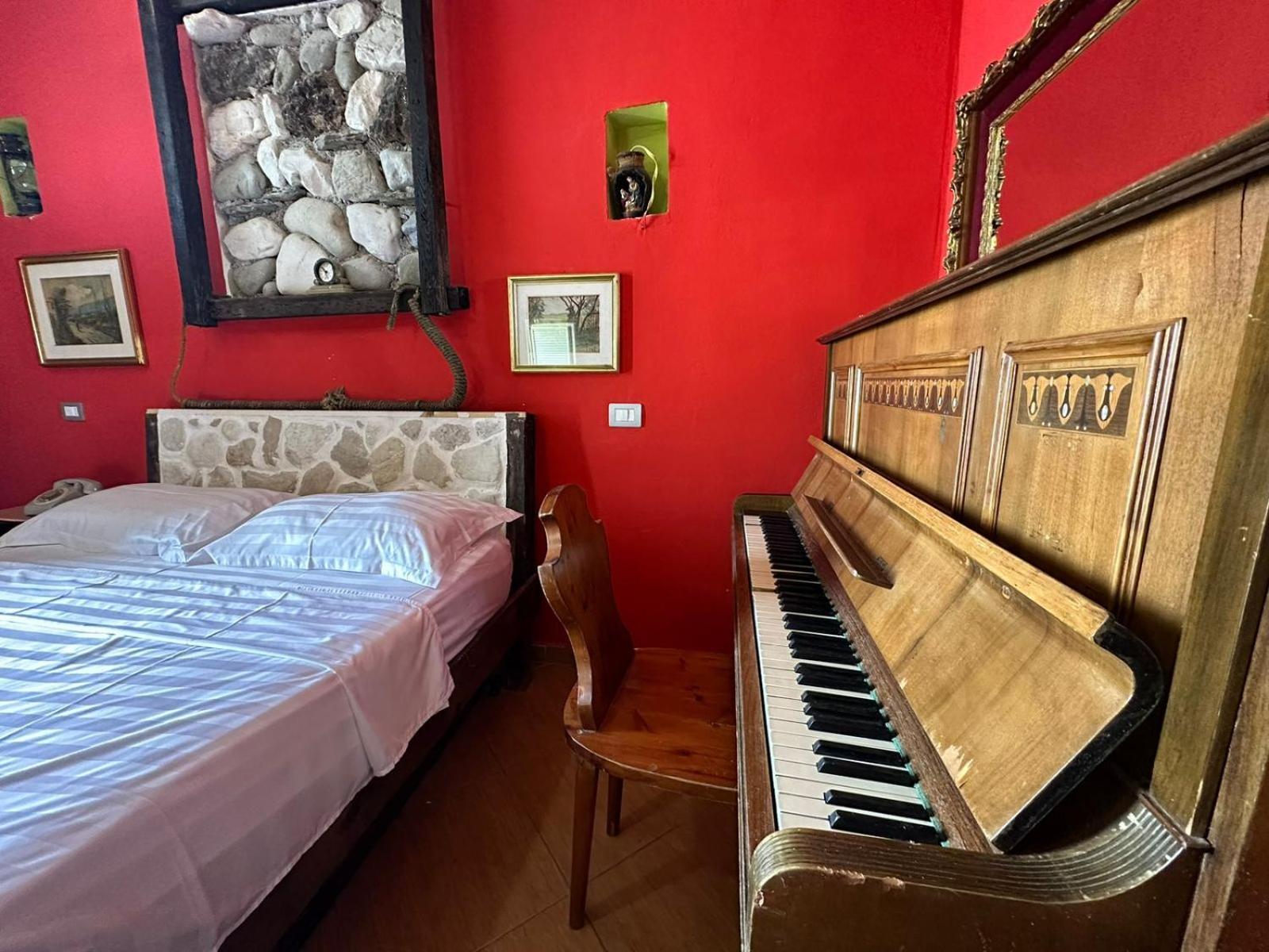 Hotel Vila "Oda E Miqve" Vlore Bagian luar foto