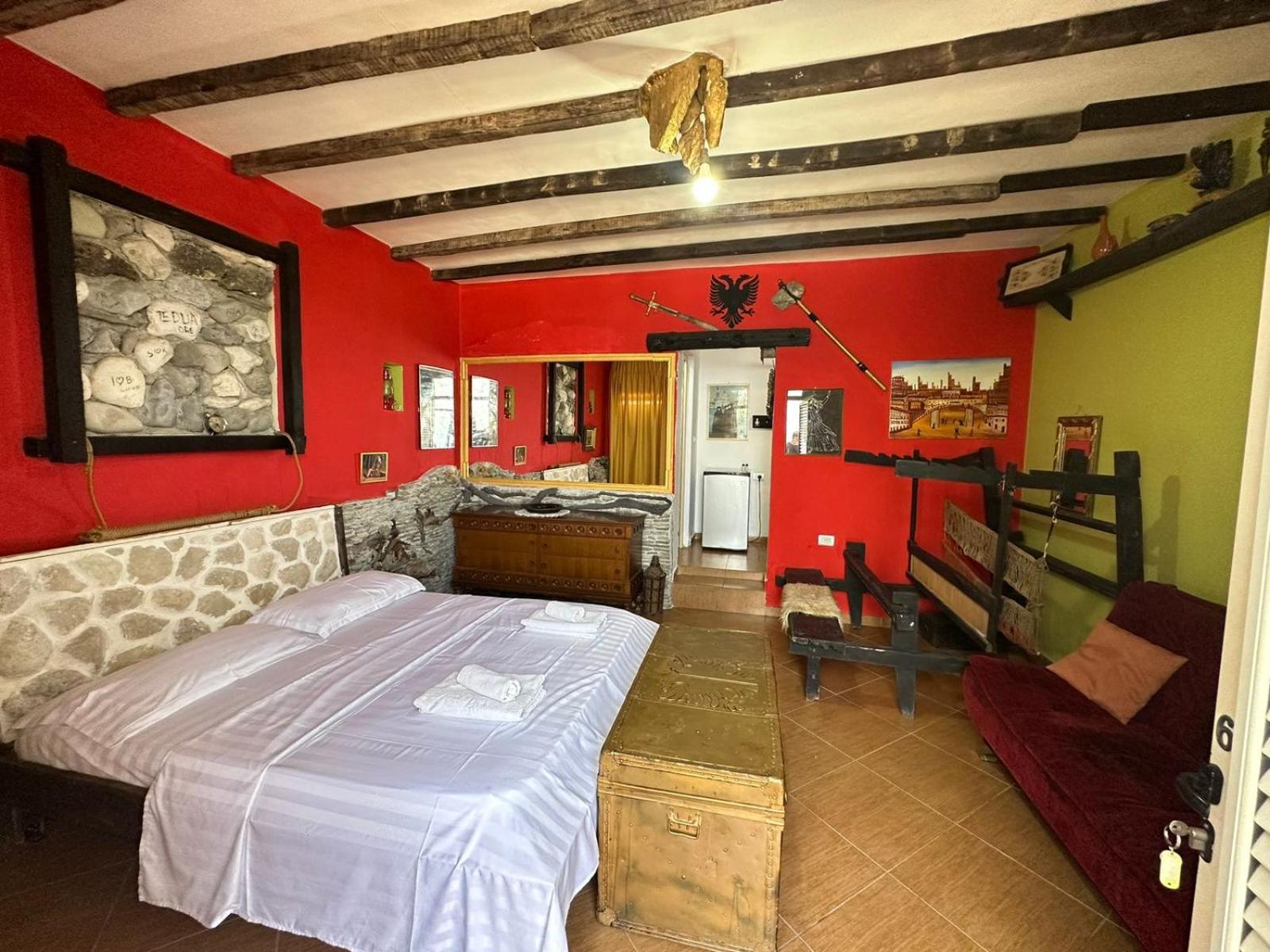 Hotel Vila "Oda E Miqve" Vlore Bagian luar foto