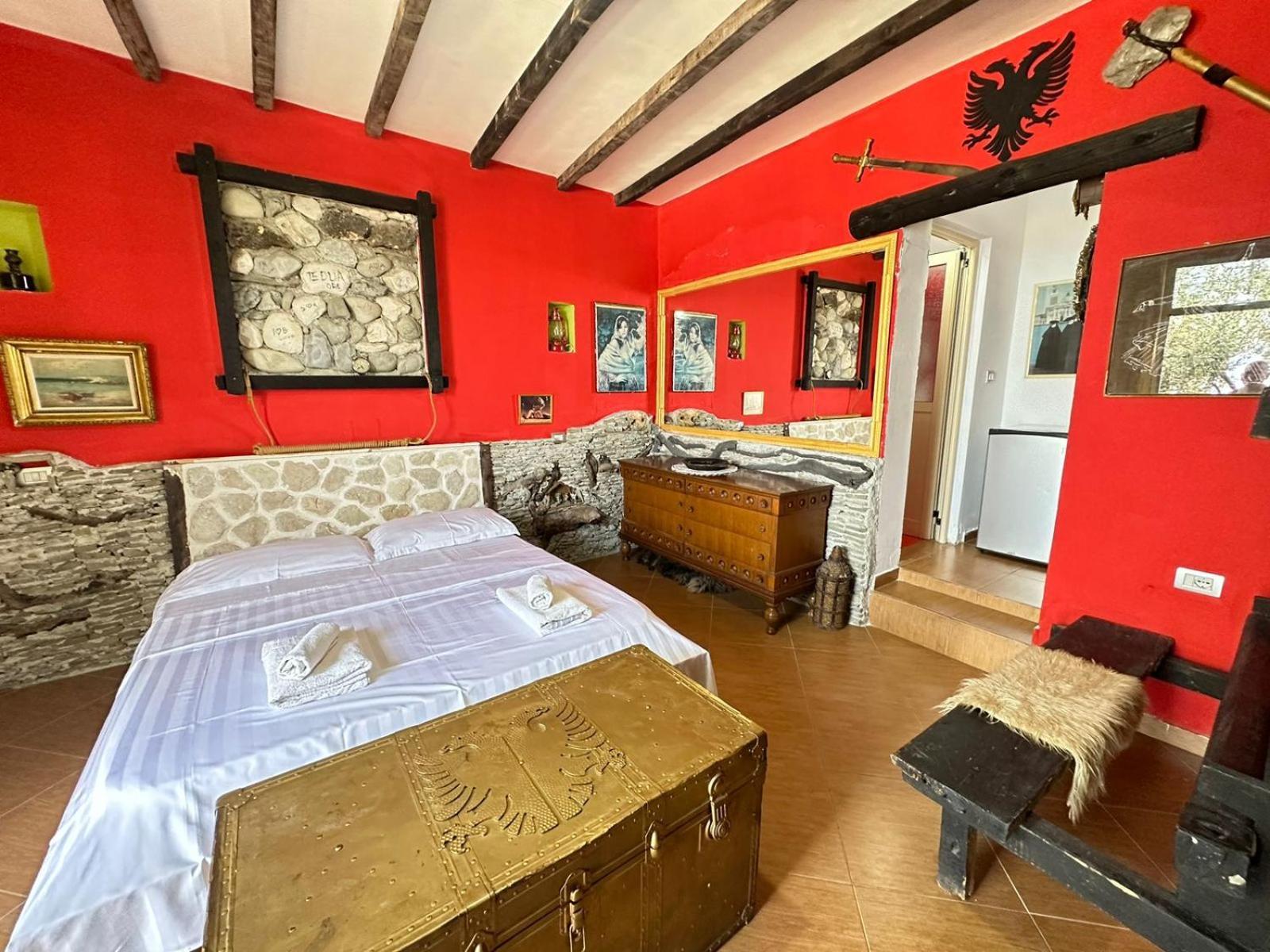 Hotel Vila "Oda E Miqve" Vlore Bagian luar foto