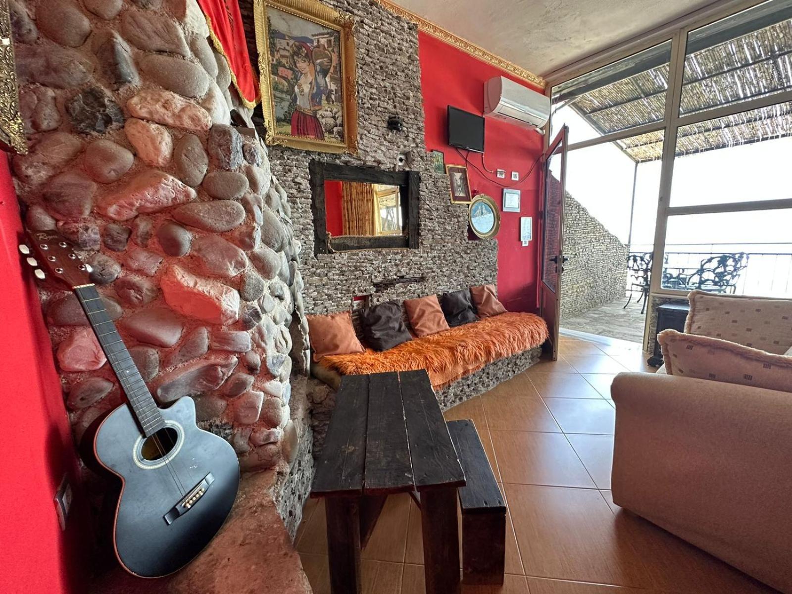 Hotel Vila "Oda E Miqve" Vlore Bagian luar foto