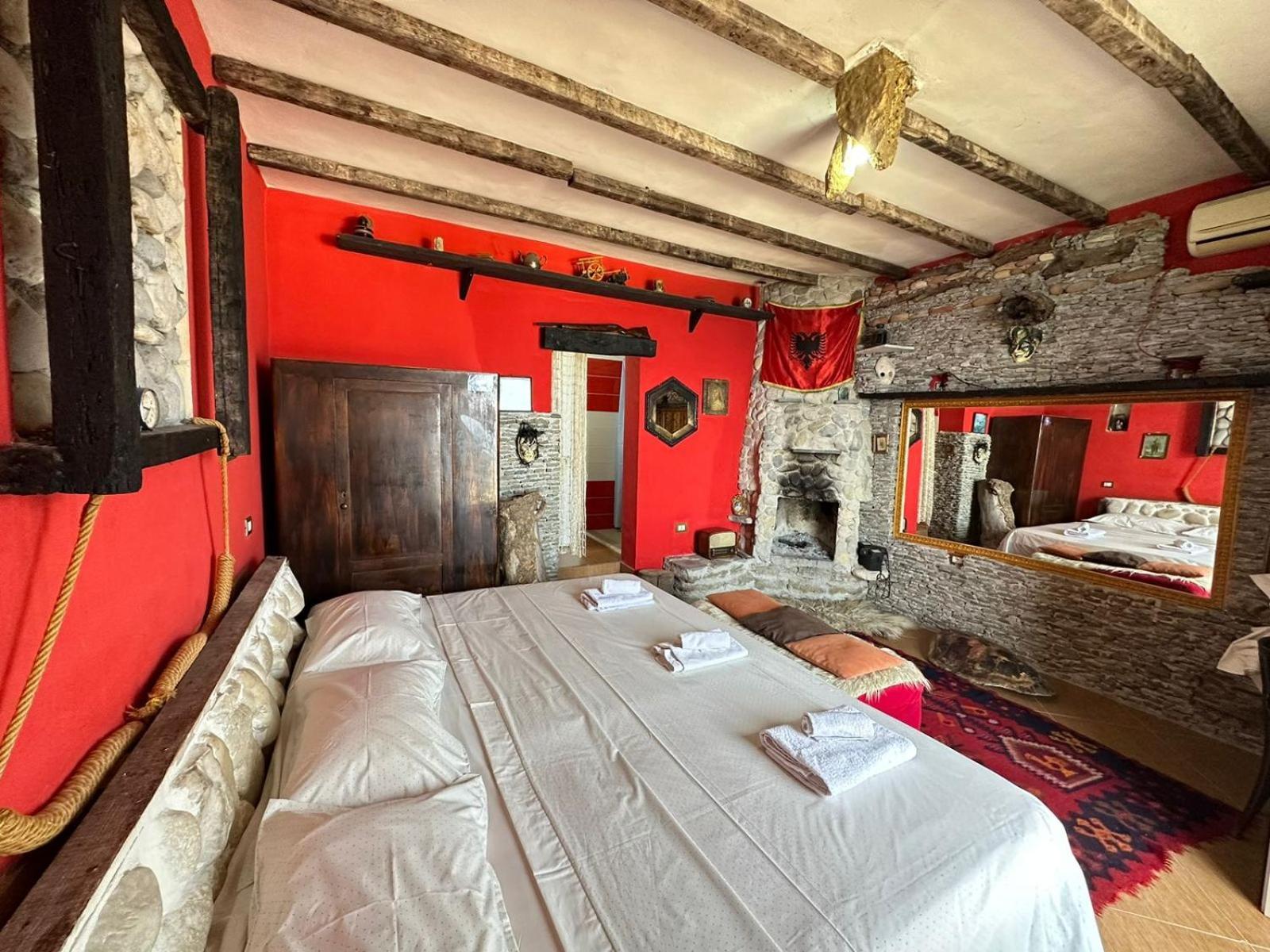 Hotel Vila "Oda E Miqve" Vlore Bagian luar foto
