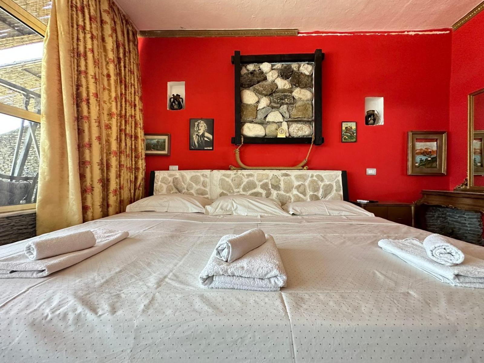 Hotel Vila "Oda E Miqve" Vlore Bagian luar foto