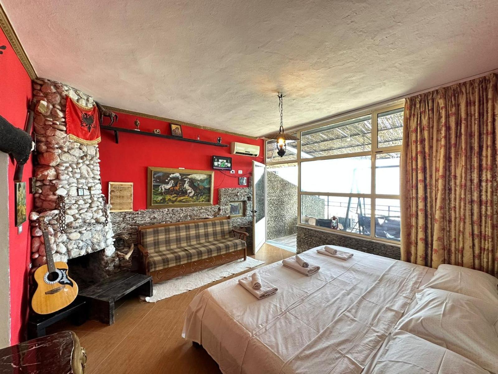 Hotel Vila "Oda E Miqve" Vlore Bagian luar foto