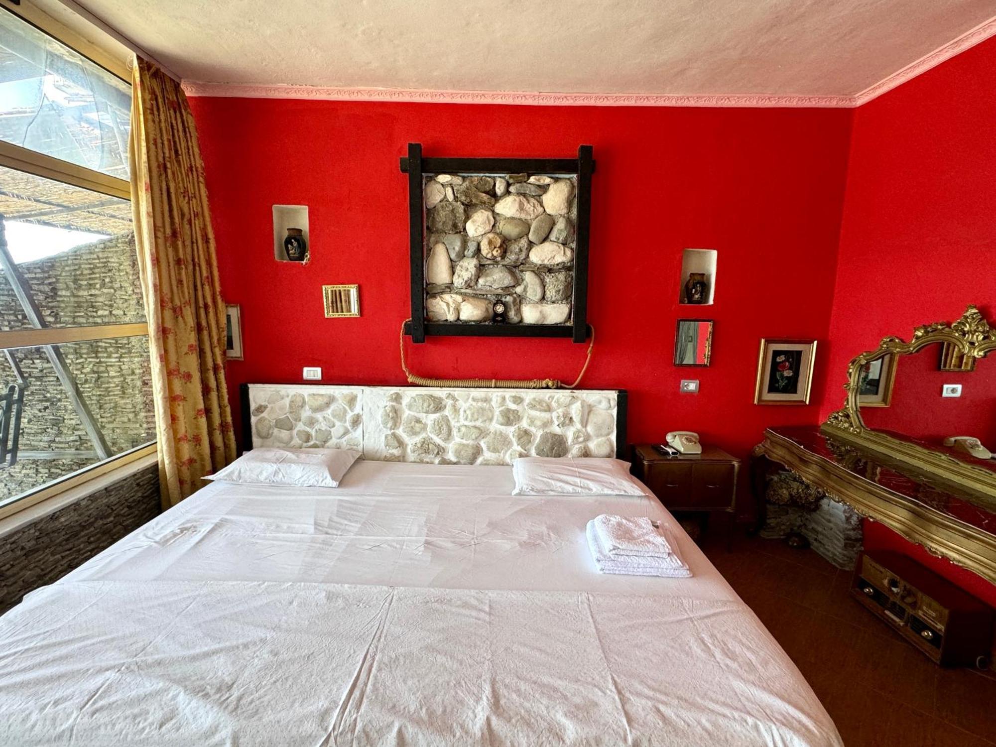 Hotel Vila "Oda E Miqve" Vlore Bagian luar foto
