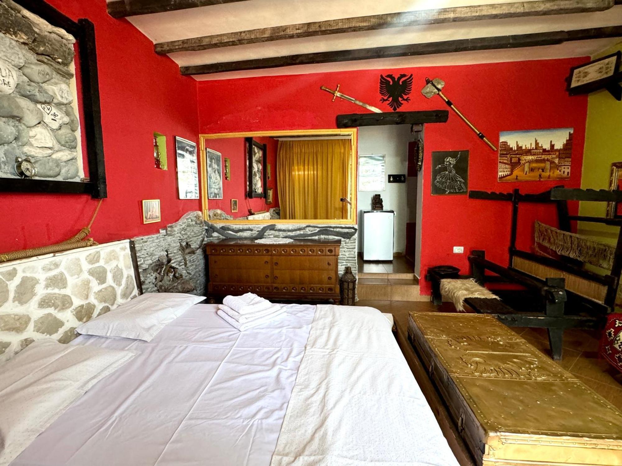 Hotel Vila "Oda E Miqve" Vlore Bagian luar foto