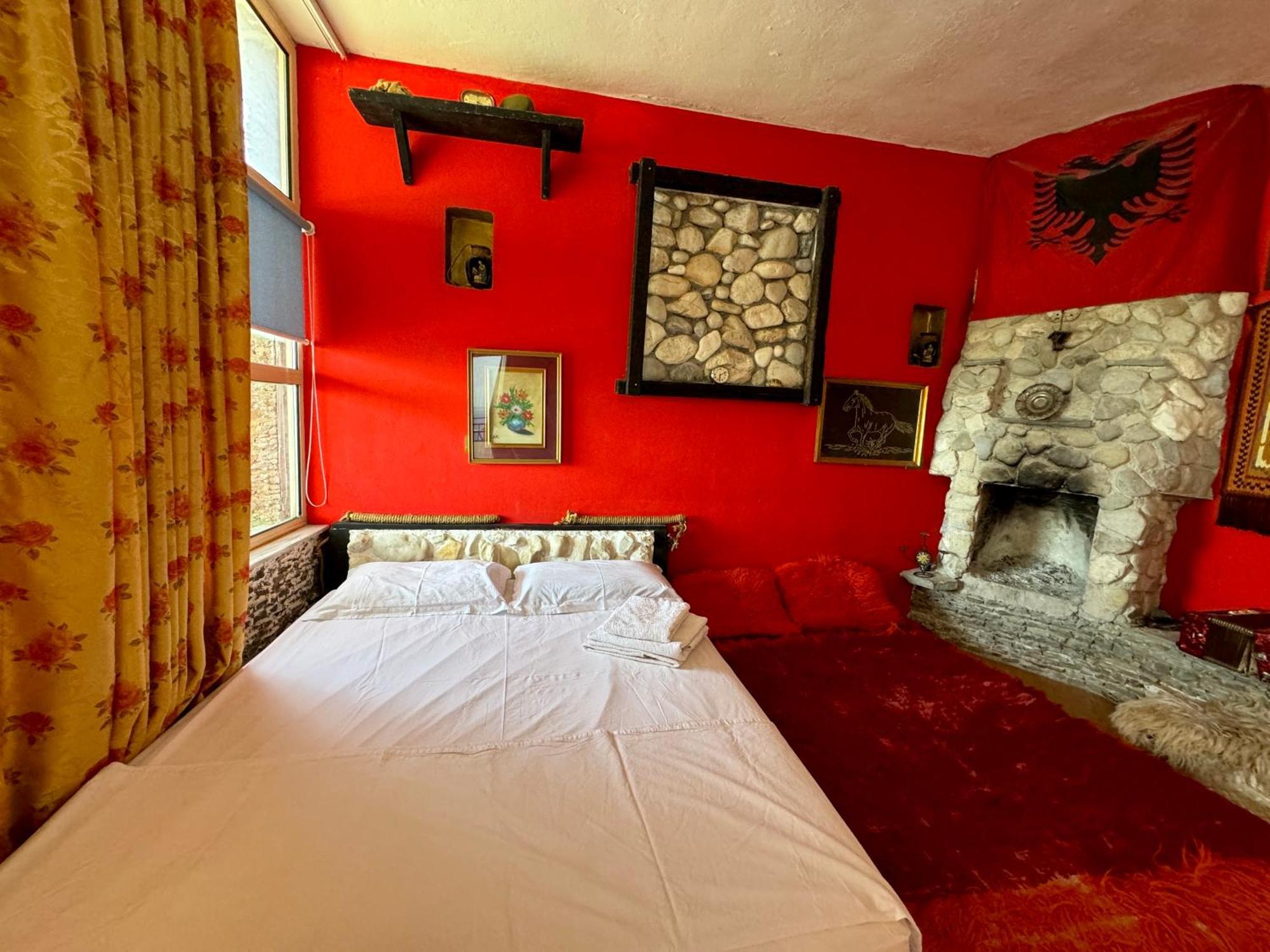 Hotel Vila "Oda E Miqve" Vlore Bagian luar foto