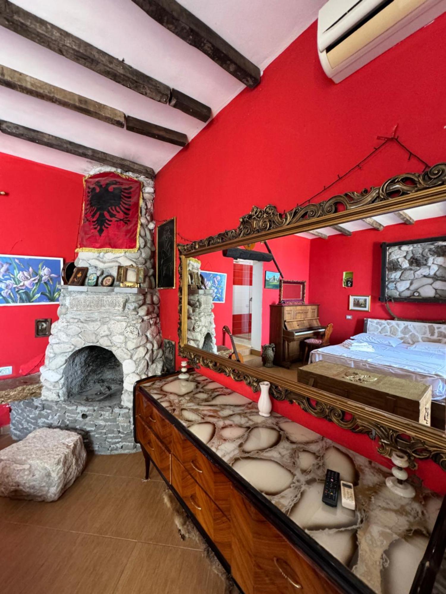 Hotel Vila "Oda E Miqve" Vlore Bagian luar foto