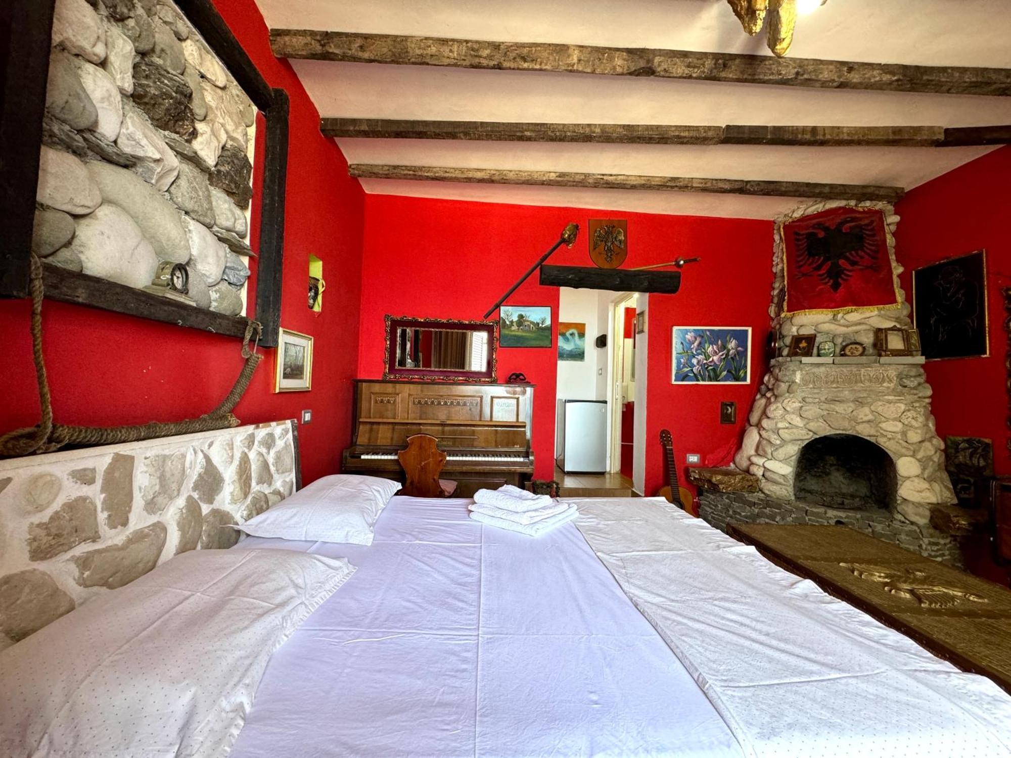 Hotel Vila "Oda E Miqve" Vlore Bagian luar foto