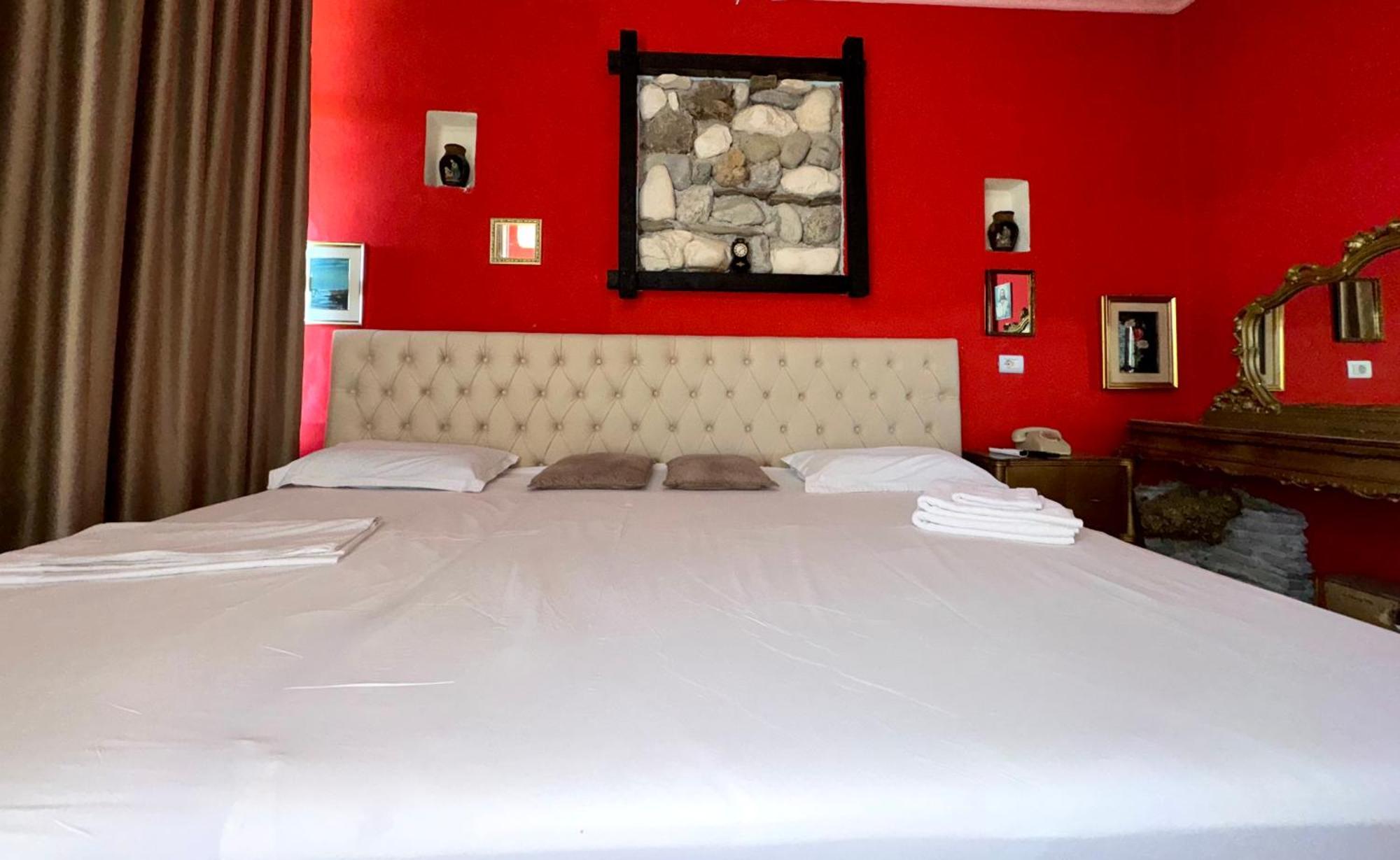 Hotel Vila "Oda E Miqve" Vlore Bagian luar foto