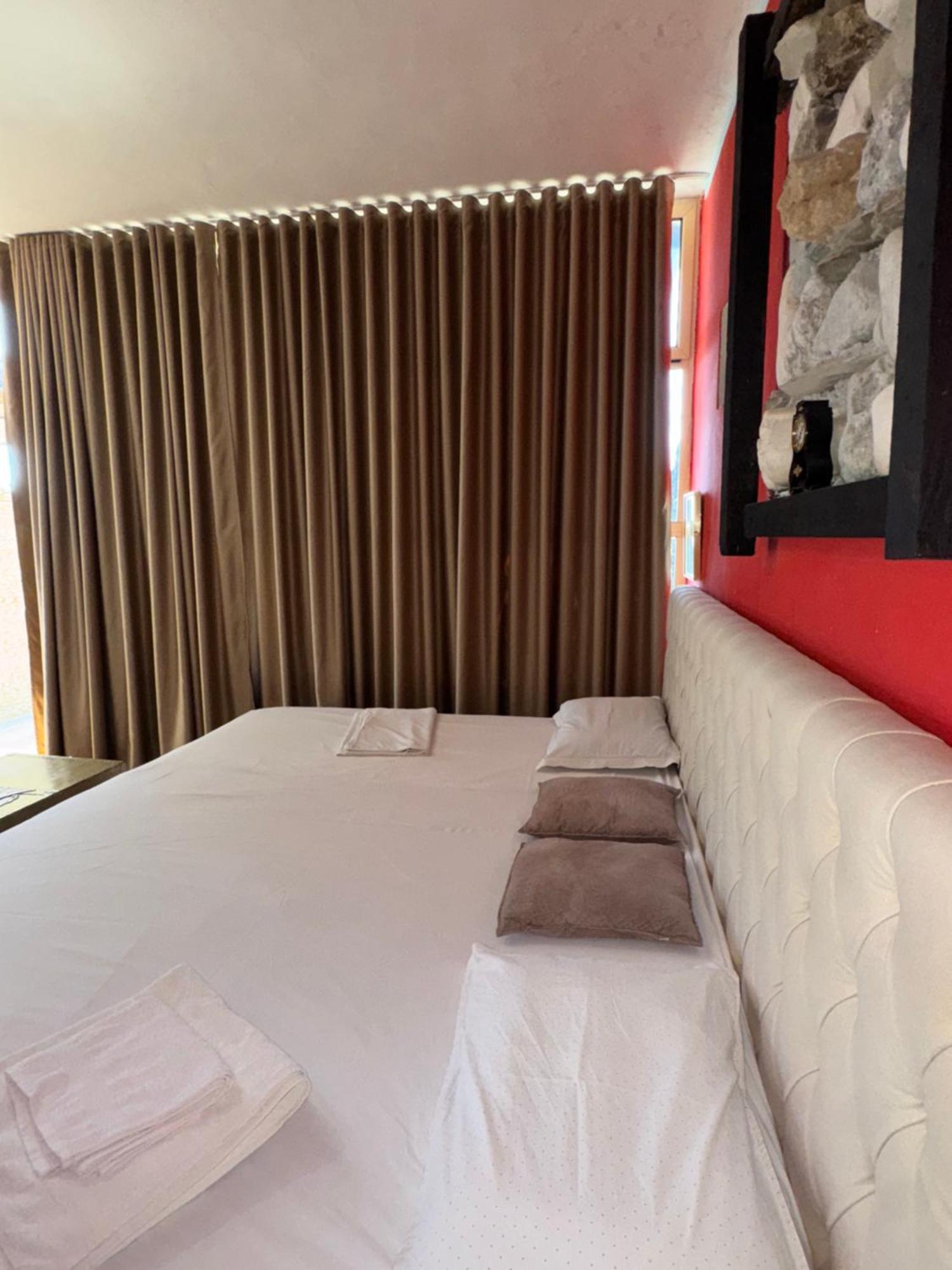 Hotel Vila "Oda E Miqve" Vlore Bagian luar foto