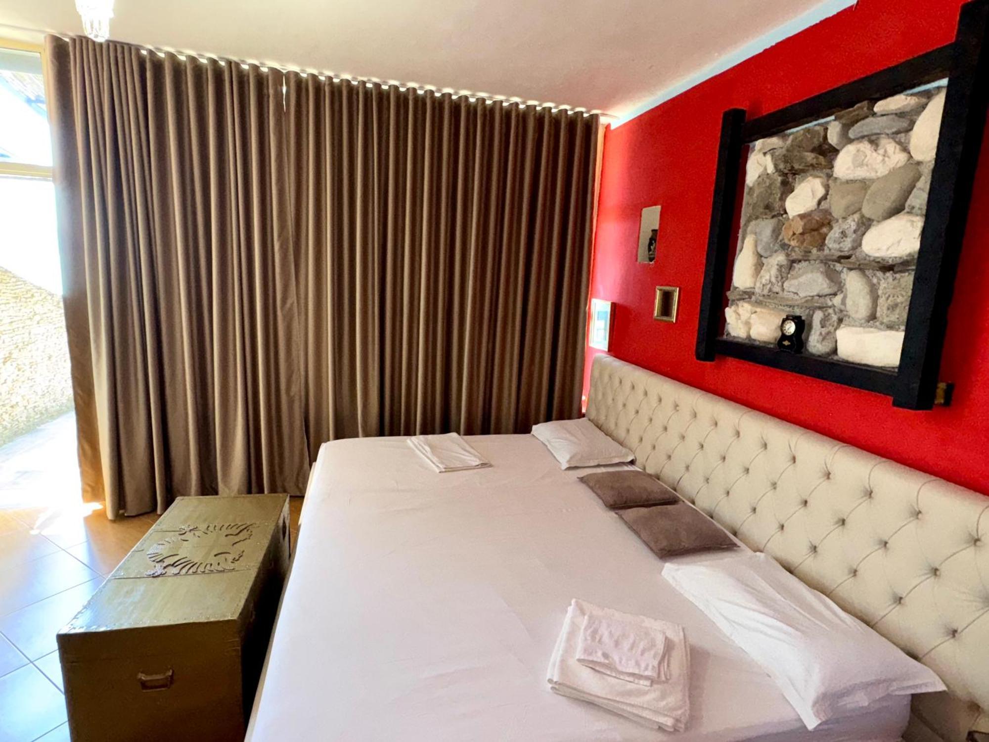 Hotel Vila "Oda E Miqve" Vlore Bagian luar foto