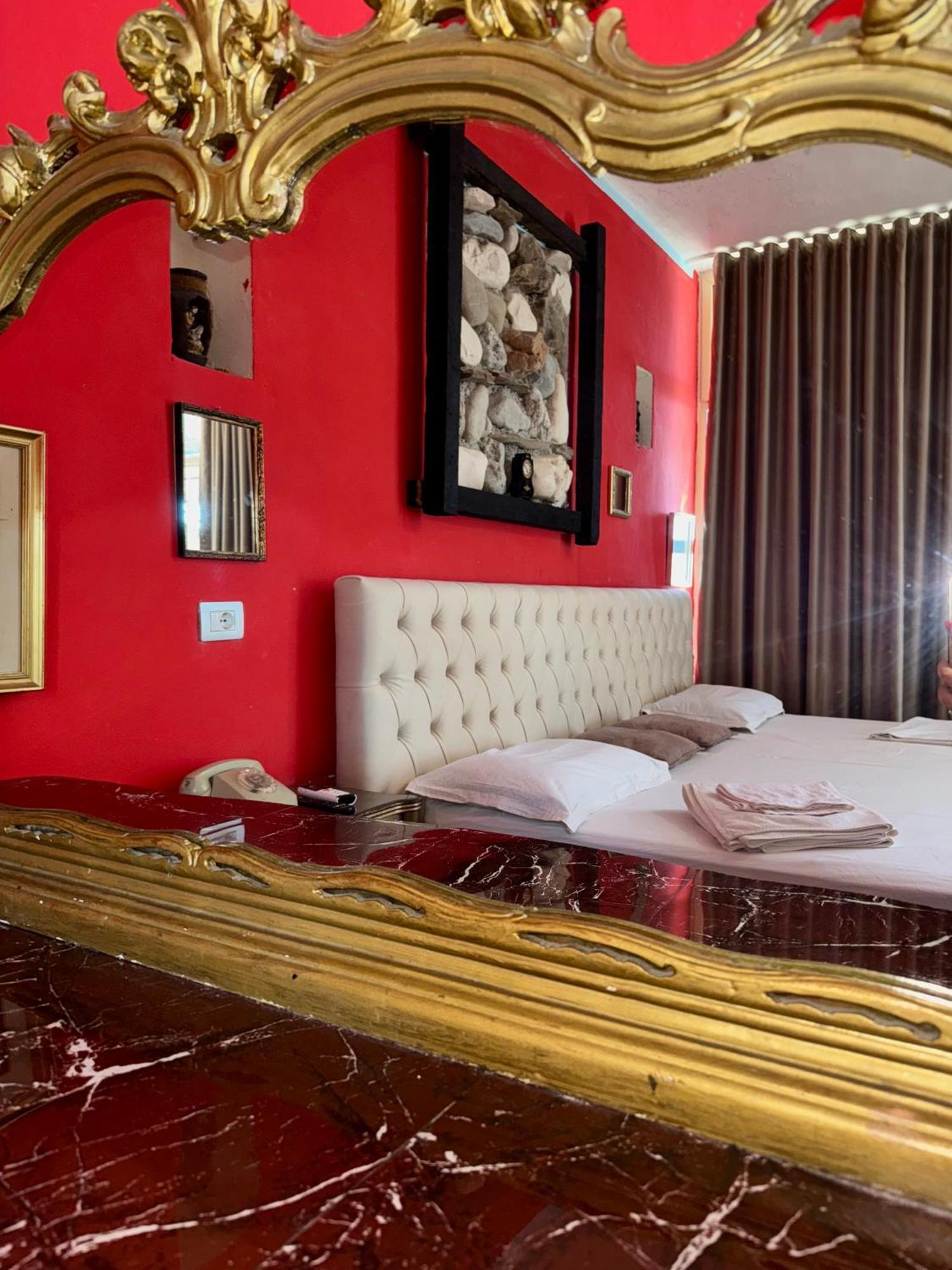Hotel Vila "Oda E Miqve" Vlore Bagian luar foto