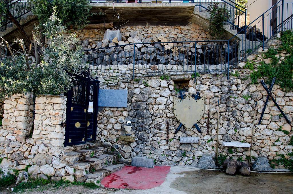 Hotel Vila "Oda E Miqve" Vlore Bagian luar foto